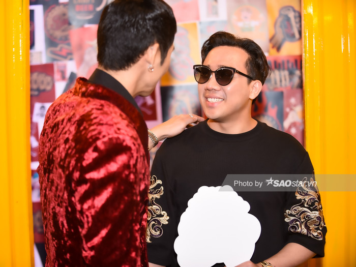 Họp báo 'Xin chào Papa': Vợ chồng Hari Won - Trấn Thành 'cà khịa' nhau siêu đáng yêu, thắc mắc lý do Tuấn Trần không có bạn gái Ảnh 5