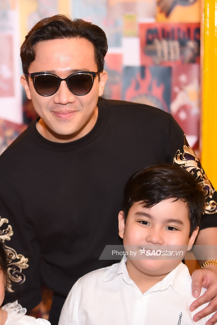 Họp báo 'Xin chào Papa': Vợ chồng Hari Won - Trấn Thành 'cà khịa' nhau siêu đáng yêu, thắc mắc lý do Tuấn Trần không có bạn gái Ảnh 6