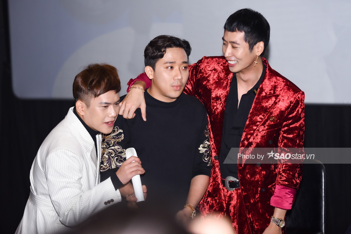 Họp báo 'Xin chào Papa': Vợ chồng Hari Won - Trấn Thành 'cà khịa' nhau siêu đáng yêu, thắc mắc lý do Tuấn Trần không có bạn gái Ảnh 11