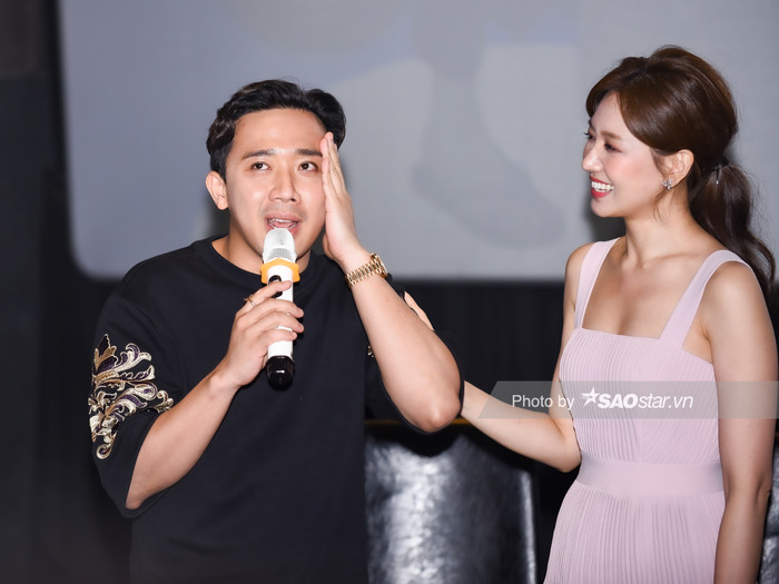 Họp báo 'Xin chào Papa': Vợ chồng Hari Won - Trấn Thành 'cà khịa' nhau siêu đáng yêu, thắc mắc lý do Tuấn Trần không có bạn gái Ảnh 18