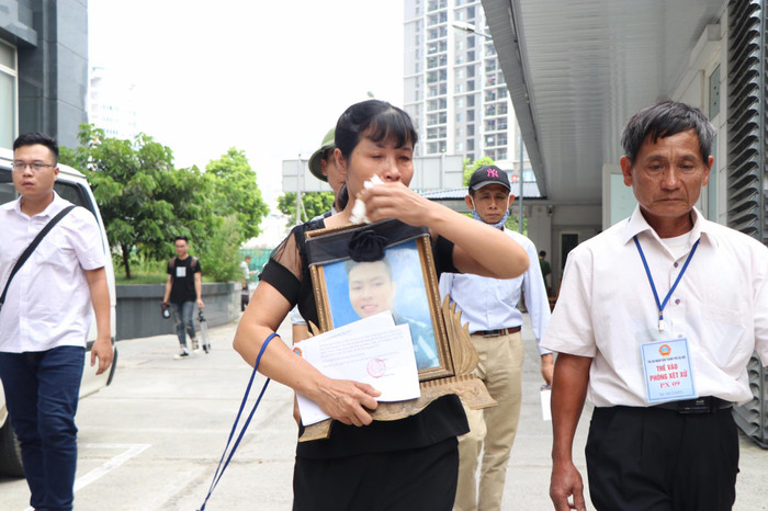 Nỗi đau mẹ nam sinh chạy grab bị sát hại dã man: Gia đình bị cáo chưa một lần đến xin lỗi chúng tôi’ Ảnh 5