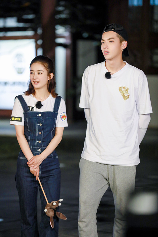 Triệu Lệ Dĩnh lộ eo thon khi quay hình ' Nhà hàng Trung Hoa 4', vô tình bị cư dân mạng trêu chọc Ảnh 11