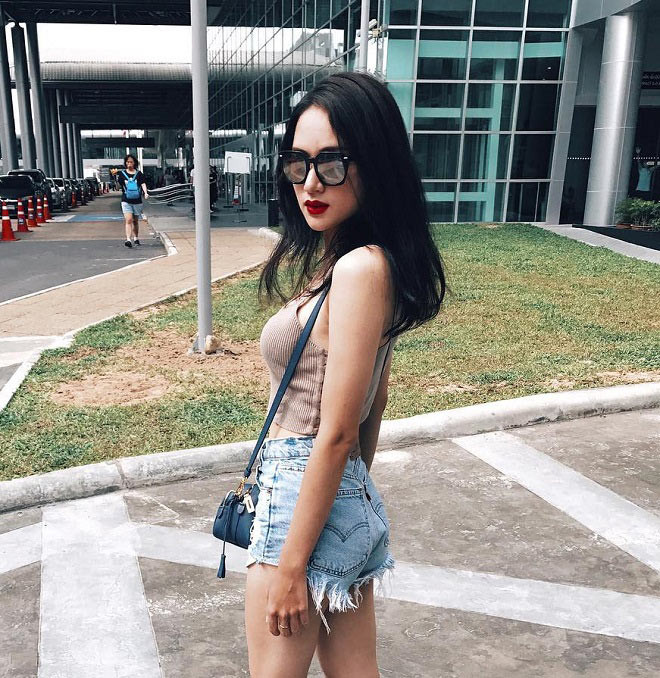 Những chiếc quần có độ dài chỉ tày gang được cô nàng đam mê chưng diện. 