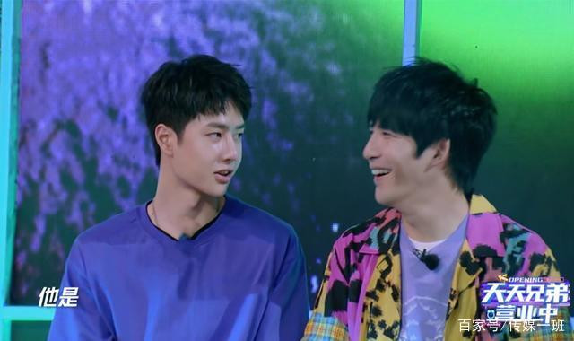 Thường xuyên quay qua hỏi thêm thông tin từ Đại Trương Vỹ