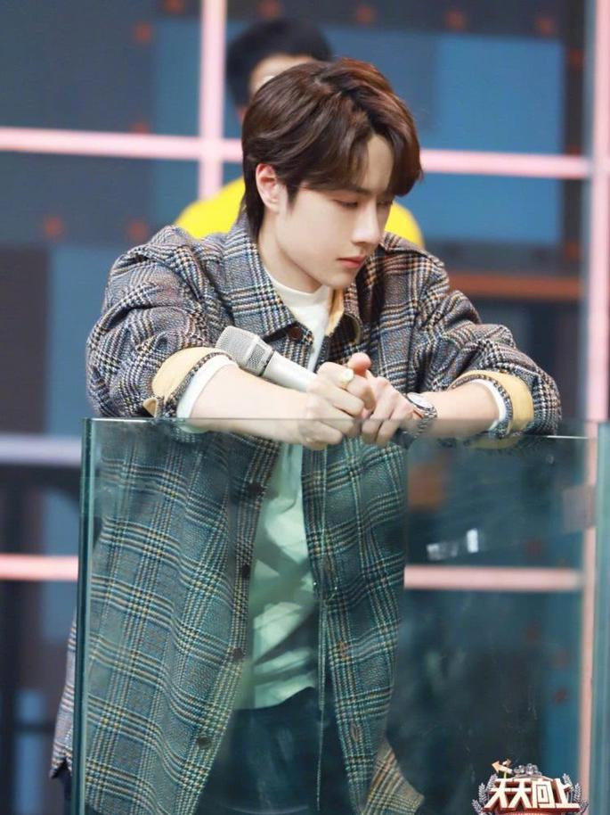 Vương Nhất Bác bị nói 'không kính nghiệp' khi ghi hình 'Thiên thiên hướng thượng' Ảnh 8