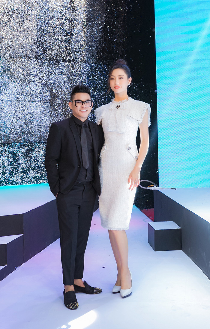 MUA Phúc Nghĩa chụp hình bên Lương Thùy Linh