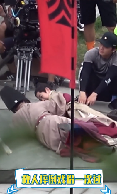 Cứu người những té ngã thành công trong lần đầu quay hình