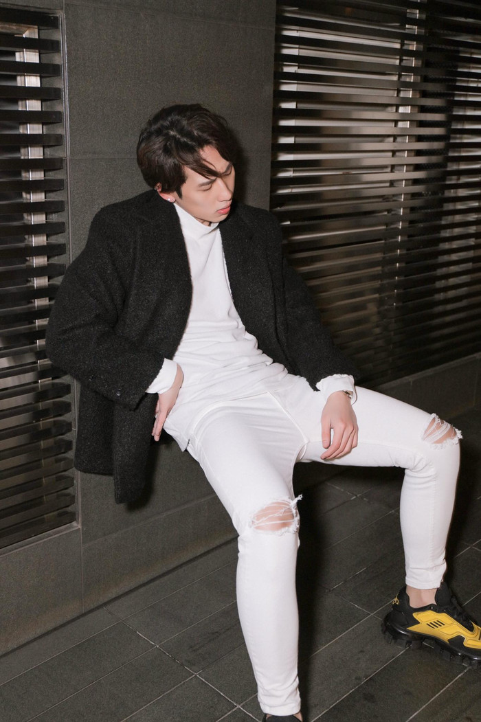 Tuấn Trần biến hóa ngoạn mục với vest, từ cá tính đến lịch lãm đều cân đẹp Ảnh 4