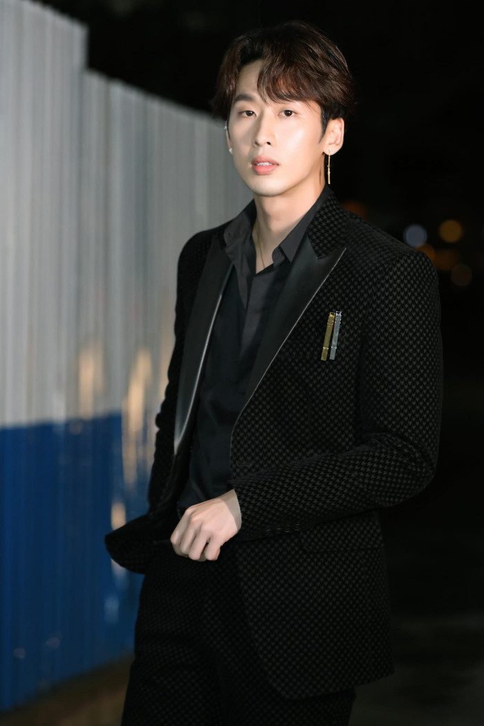 Tuấn Trần biến hóa ngoạn mục với vest, từ cá tính đến lịch lãm đều cân đẹp Ảnh 5