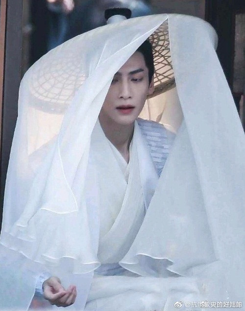 Ảnh phim trường của 'Hạo y hành' rò rỉ bóng lưng của La Vân Hi và Trần Phi Vũ: cư dân mạng liên tưởng ngay đến 'Trần tình lệnh' Ảnh 10