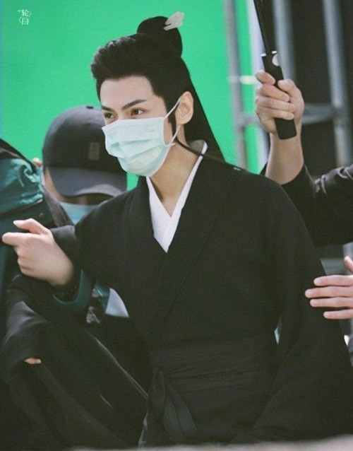 Ảnh phim trường của 'Hạo y hành' rò rỉ bóng lưng của La Vân Hi và Trần Phi Vũ: cư dân mạng liên tưởng ngay đến 'Trần tình lệnh' Ảnh 13