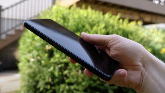 iPhone 12 sẽ có cạnh máy được vát phẳng thay vì bo cong như hiện tại. Ảnh chụp màn hình