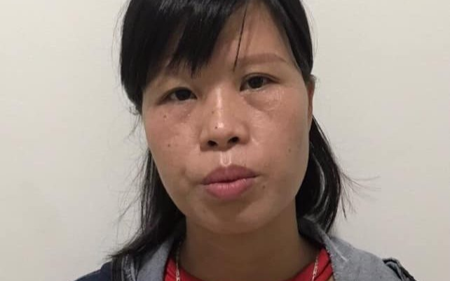 Người mẹ vứt bỏ bé trai dưới hố gas khiến cháu bé tử vong đang bị tạm giam về hành vi trộm cắp tài sản Ảnh 2