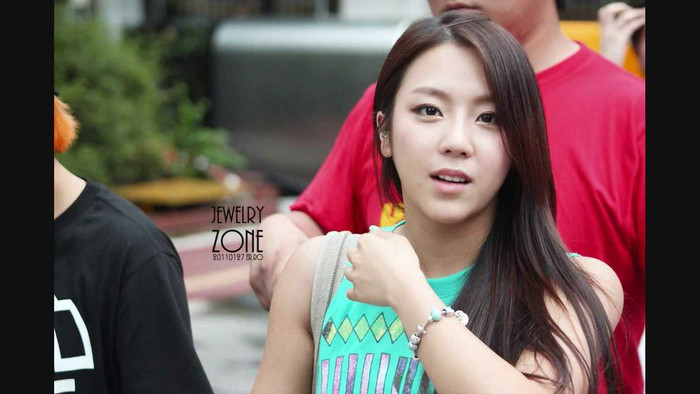 Yewon - Người theo lời đồn bị Lee Tae Im bắt nạt