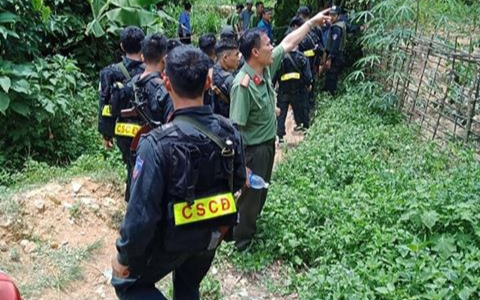 Cảnh sát huy động chó nghiệp vụ truy bắt đối tượng cầm gậy đánh chết hàng xóm rồi bỏ trốn Ảnh 2