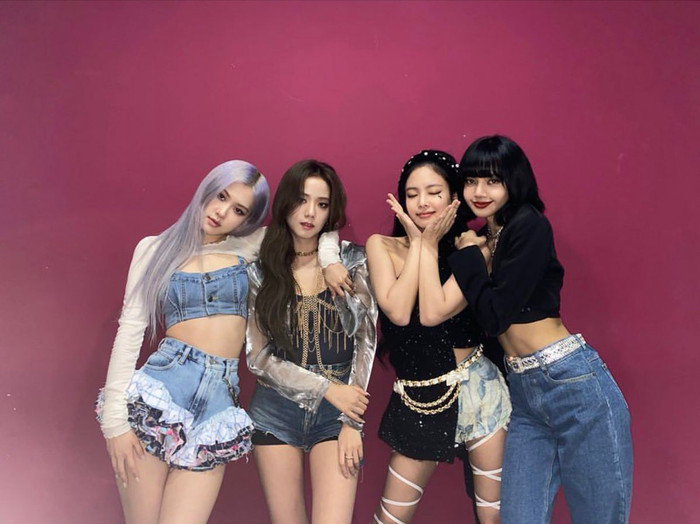 15 khoảnh khắc hài hước của idol bị bắt lại: Đến BlackPink và BTS cũng không né được Ảnh 5