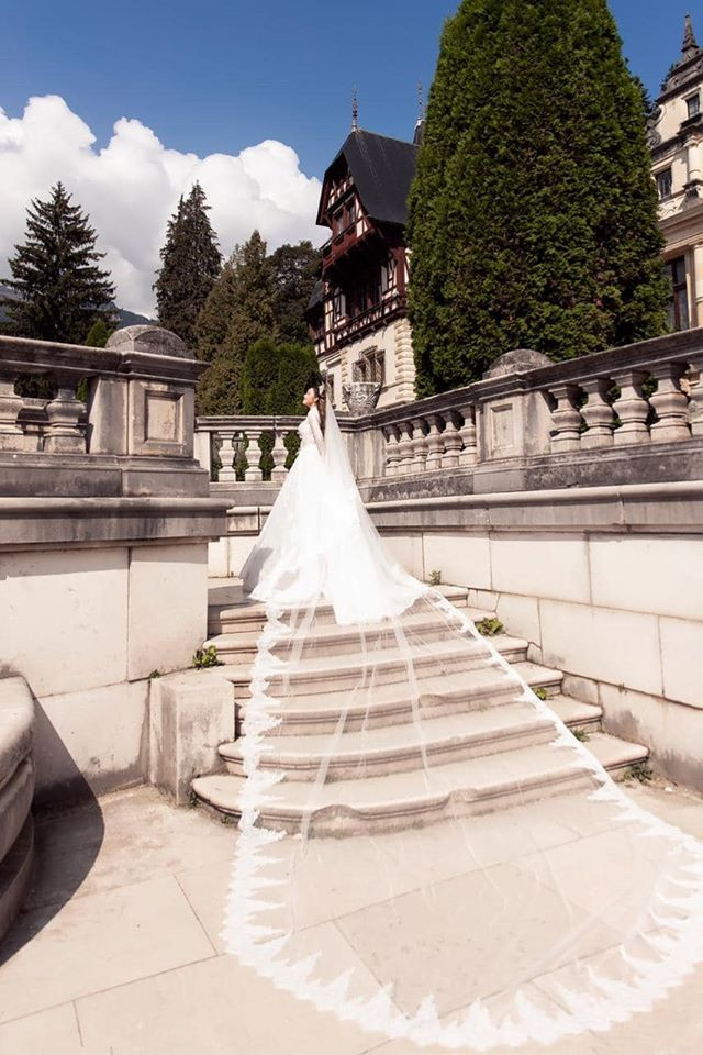 Chiếc lúp voan dài gần chục mét là điểm nhấn chính, tạo nên sự ấn tượng trong bức ảnh. 