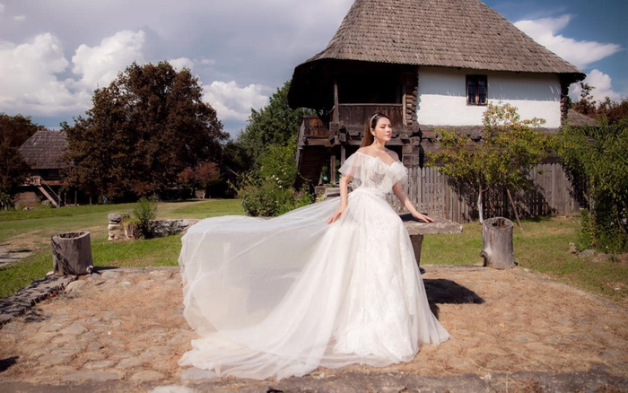 Lý Nhã Kỳ hóa thân thành nàng dâu cô đơn đẹp nao lòng cả thiên hạ Ảnh 2