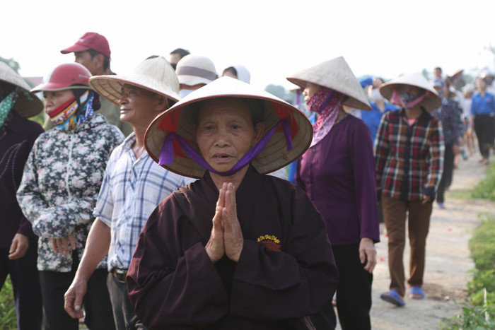 Rơi nước mắt đám tang lặng lẽ của bé trai bị mẹ bỏ rơi xuống hố gas: An nghỉ nhé bé An… Ảnh 11