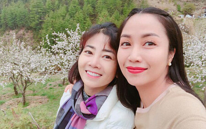 Thay mặt con trai, bố mẹ Phùng Ngọc Huy làm lễ cúng 100 ngày cho Mai Phương Ảnh 7