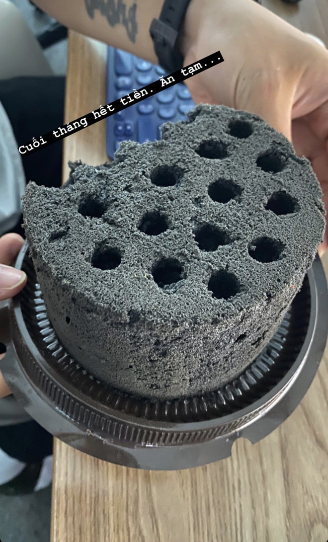 Góc siêu lầy: Cuối tháng hết tiền, nhóm bạn rủ nhau ăn tạm… than tổ ong khiến dân tình 'hết hồn hết vía' Ảnh 3