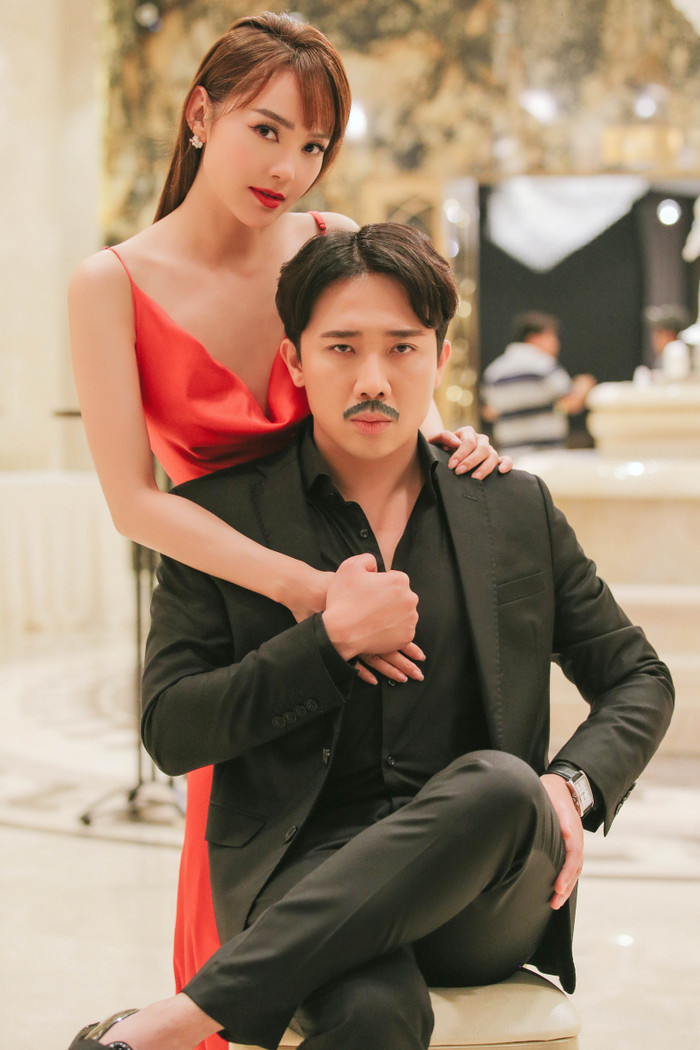 Chết cười với cảnh Trấn Thành tán tỉnh Minh Dự, 'bắn' tiếng Anh cùng Lan Ngọc trong hậu trường 'Kẻ săn tin' Ảnh 22