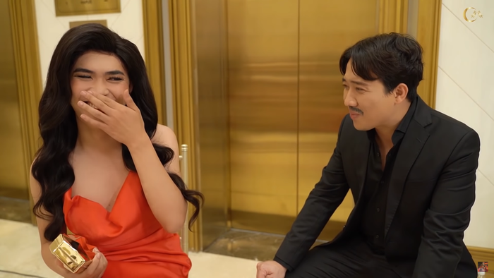 Chết cười với cảnh Trấn Thành tán tỉnh Minh Dự, 'bắn' tiếng Anh cùng Lan Ngọc trong hậu trường 'Kẻ săn tin' Ảnh 15