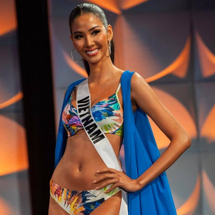 Á hậu 1 Hoàng Thùy rạng rỡ khoe body quyến rũ trong phần thi Swimsuit Miss Universe 2019.