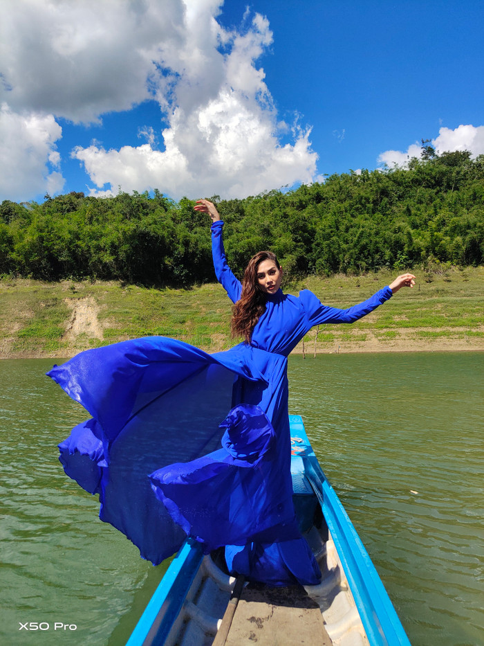 Mặc kệ nắng cháy, thuyền chông chênh, Võ Hoàng Yến tỏa sáng đúng chuẩn siêu mẫu Ảnh 6