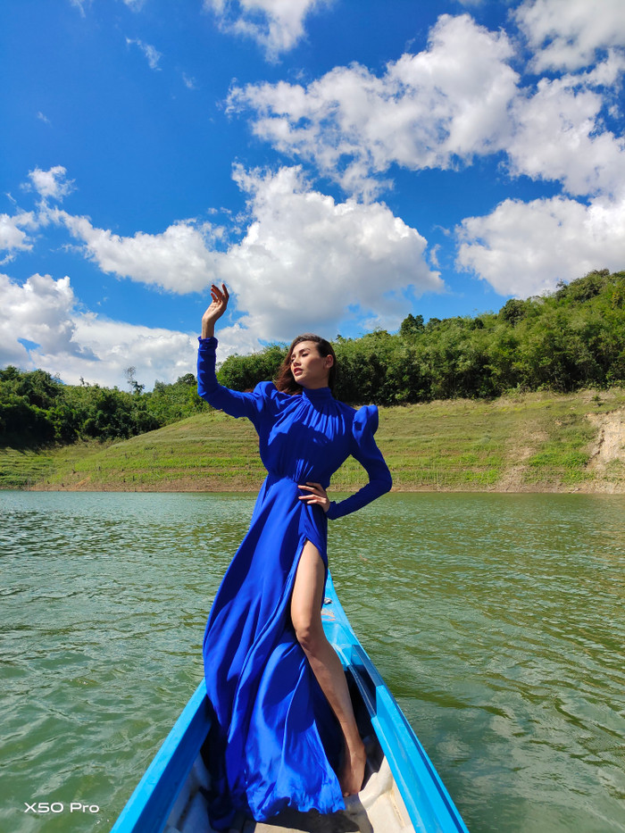 Mặc kệ nắng cháy, thuyền chông chênh, Võ Hoàng Yến tỏa sáng đúng chuẩn siêu mẫu Ảnh 7