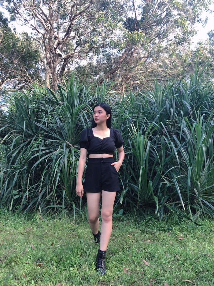 Nữ sinh Bình Thuận khiến bao người xao xuyến với khoảnh khắc mải mê làm toán trong giờ ra chơi Ảnh 8