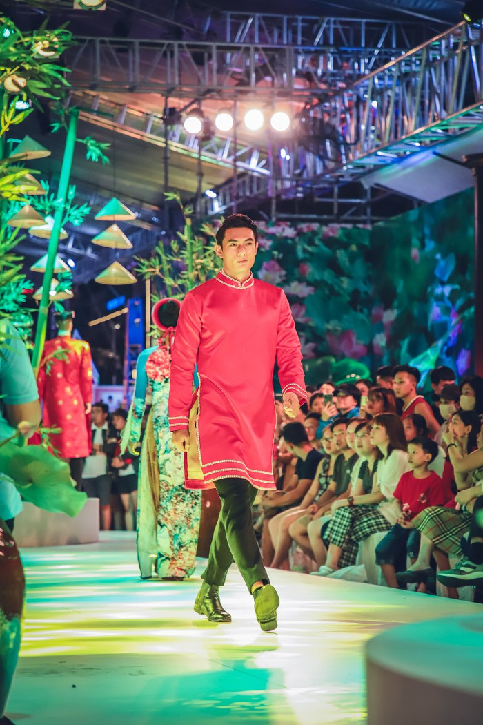 Mister Vietnam 2019 Phạm Minh Quyền lịch lãm