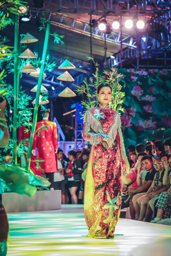 Thiết kế áo dài lấy cảm hứng biển cả thú vị