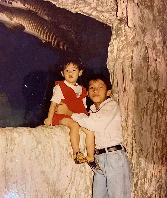 Có thể thấy, nàng Hậu sở hữu vẻ ngoài khá mũm mĩm, gương mặt tròn xoe cùng đôi mắt đen to tròn