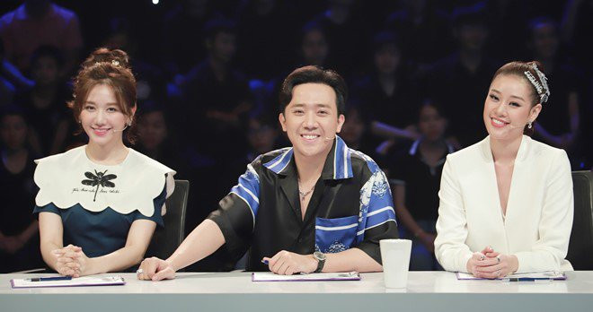 Khi được Trấn Thành hỏi bí quyết để người 'dài ra', Khánh Vân hài hước cho biết là do cô ăn cơm mẹ nấu