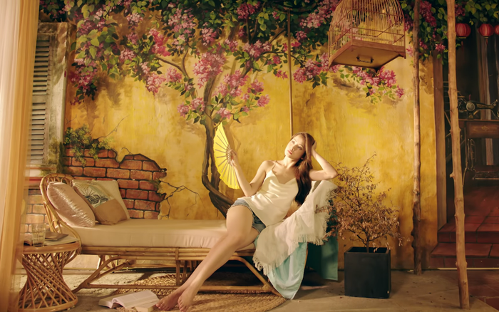 Chi Pu thản nhiên khoe sắc vóc nóng bỏng trong teaser MV mới Ảnh 2