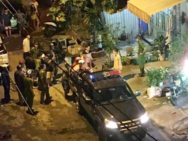 Lực lượng chức năng có mặt tại hiện trường. Ảnh: Thanh Niên