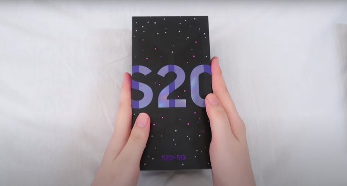 Hộp máy với màu đen tinh tế. Ảnh chụp màn hình