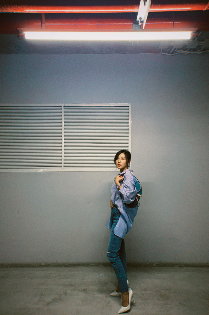 Ngược lại, trên trang cá nhân, các outfit cô chọn đa phần đều rất ổn, trẻ trung, năng động vô cùng. 