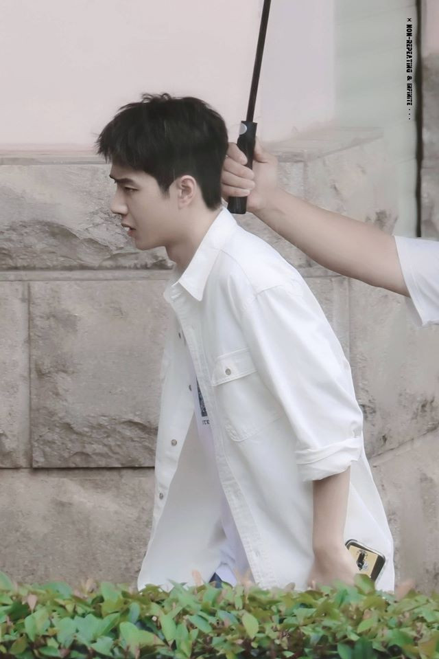 Vương Nhất Bác ghi hình Thiên thiên hướng thượng vào 1/7/2020: Mặt 'hờn cả thế giới' mà fans vẫn thấy có quá nhiều sự đáng yêu Ảnh 7