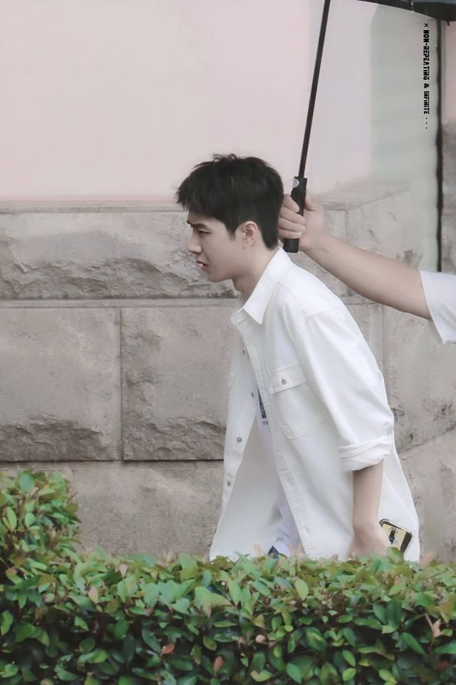 Vương Nhất Bác ghi hình Thiên thiên hướng thượng vào 1/7/2020: Mặt 'hờn cả thế giới' mà fans vẫn thấy có quá nhiều sự đáng yêu Ảnh 11