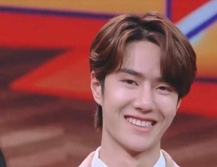 Vương Nhất Bác ghi hình Thiên thiên hướng thượng vào 1/7/2020: Mặt 'hờn cả thế giới' mà fans vẫn thấy có quá nhiều sự đáng yêu Ảnh 2