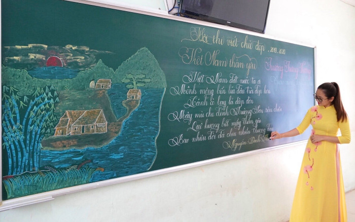 ... nhưng ai cũng khiến mọi người trầm trồ bởi nét chữ quá đẹp