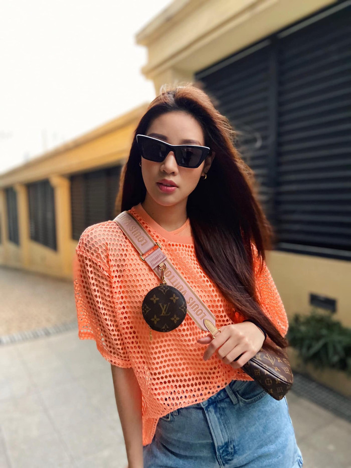 Hoa hậu Khánh Vân cá tính với street style khỏe khoắn. 
