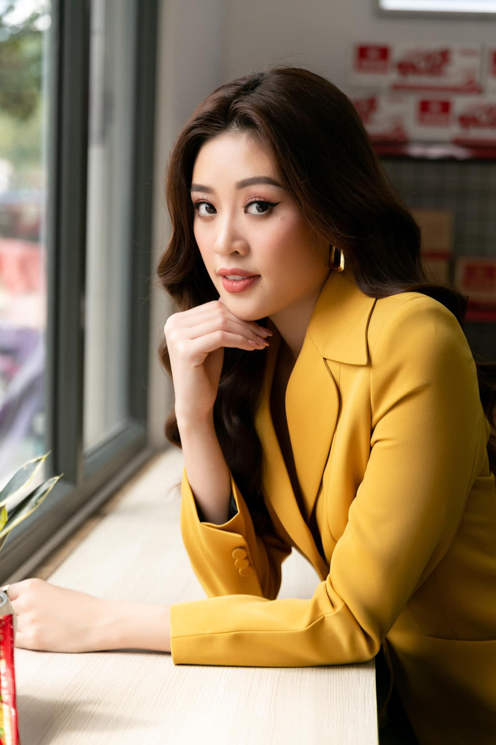 Phương Khánh quyến rũ với váy đỏ rượu vang, Hoàng Thùy kiêu kỳ khoe chân dài cực phẩm 1m16 Ảnh 20