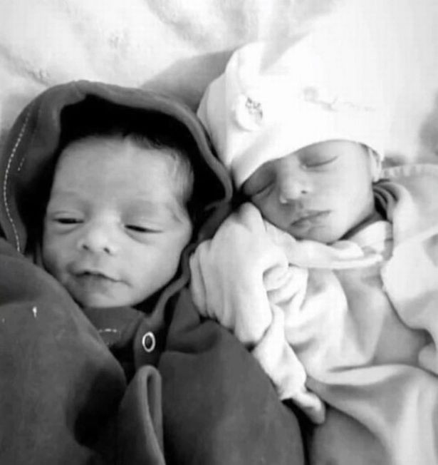 Hai bé gái sơ sinh con của Novais bị chó cưng của gia đình cắn chết.