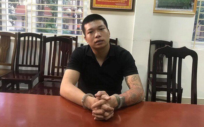 Khởi tố, bắt giam 3 tháng tên cướp tiệm vàng, đâm trọng thương nam thanh niên truy đuổi Ảnh 2