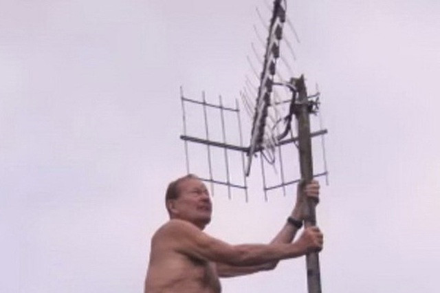 Hình ảnh xoay ăng-ten quen thuộc khi sử dụng truyền hình analog