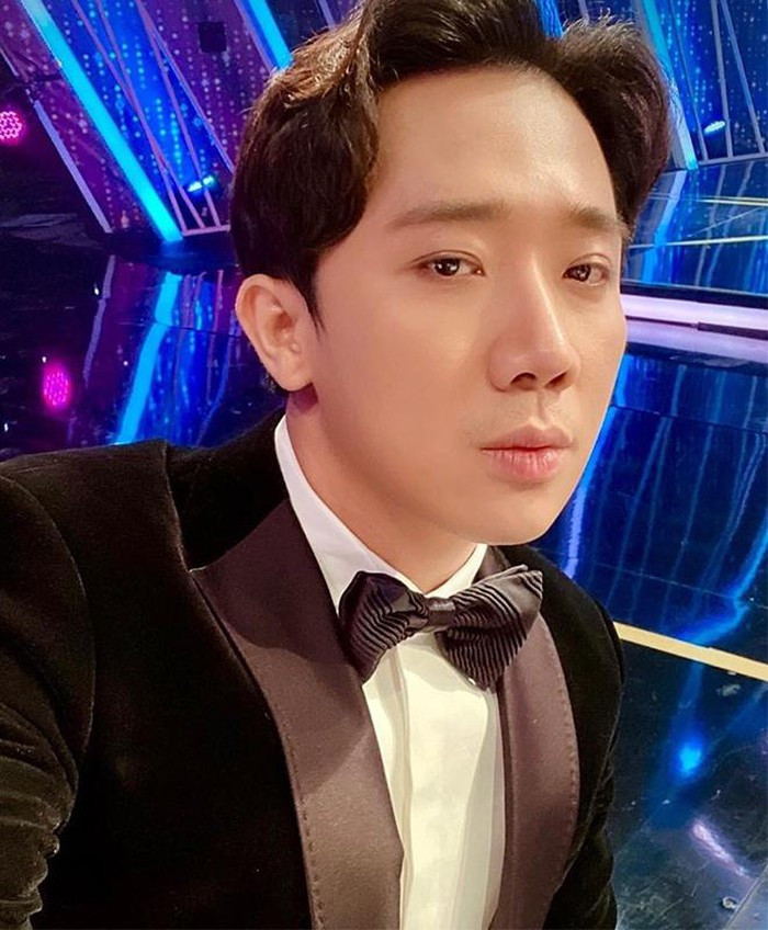 Trấn Thành quá 'u mê' Erik rồi: Miệng thì bảo hát Hết thương cạn nhớ (Đức Phúc), nhưng tay thì lại mở #EKSCTS Ảnh 5