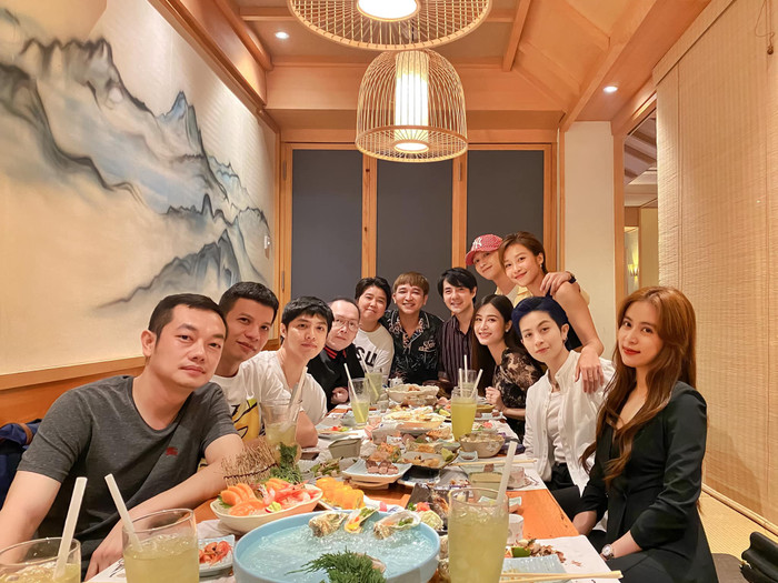 Hội bạn thân toàn sao của Đông Nhi - Ông Cao Thắng tụ họp nhanh chóng nhận được sự chú ý của người hâm mộ. 